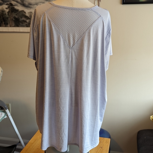 Livi purple active shirt with sheer hexagons - Picture 4 of 5